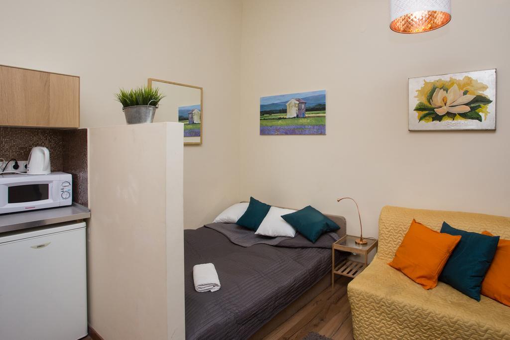 Home Apartment Near Blaha Lujza Square — Photos 3