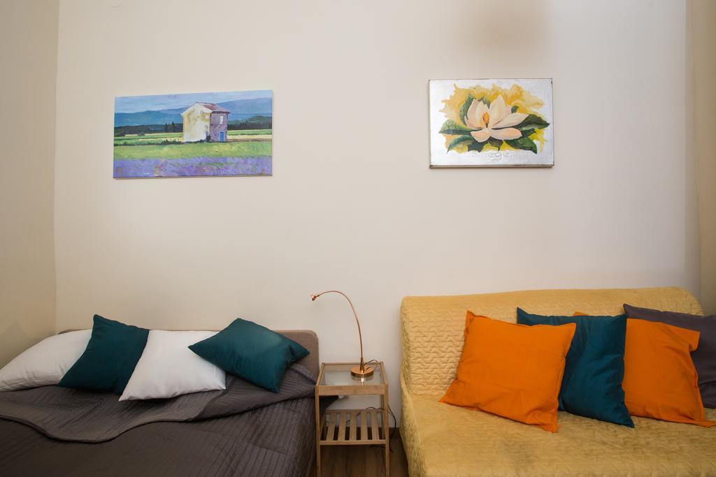 Home Apartment Near Blaha Lujza Square — Photos 2